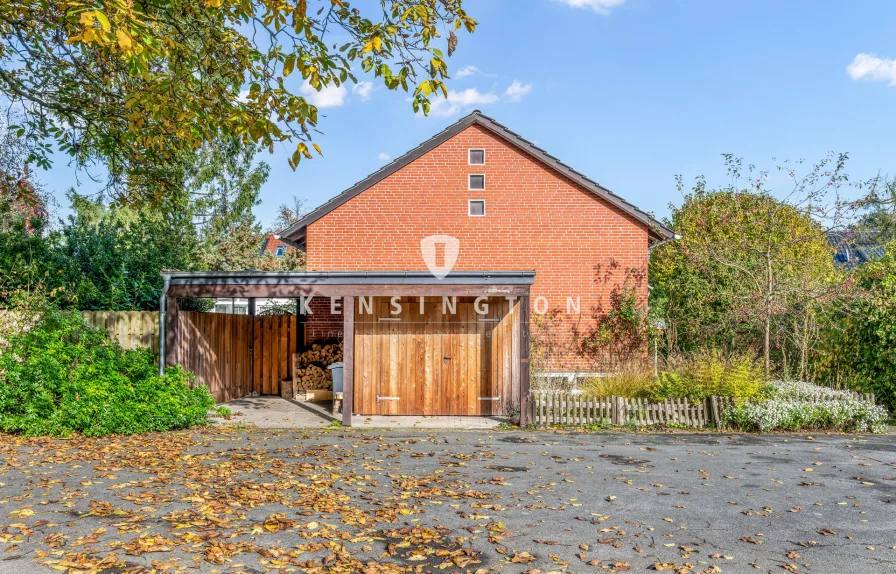 Außenbereich mit Carport