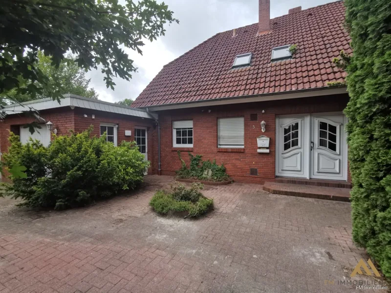 Außenansicht - Haus kaufen in Uplengen / Remels - Handwerker aufgepasst! Ostfriesenhaus mit Potential in Uplengen / Remels!