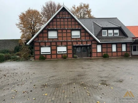 Außenansicht - Haus kaufen in Damme - Wohnhaus mit Bürotrakt und Halle auf großem Grundstück in Damme!