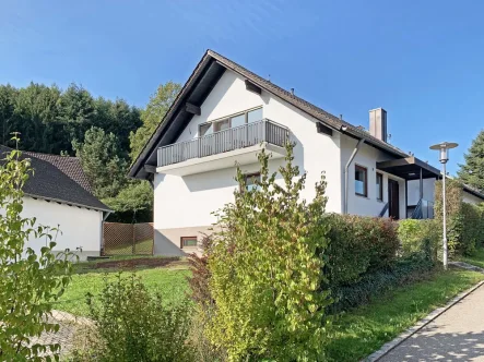 Gebäude mit Garten - Haus kaufen in Neufahrn/ Massenhausen - ***Endlich Platz*** ZWEI-FAMILIENHAUS mit großem gepflasterten Vorplatz...