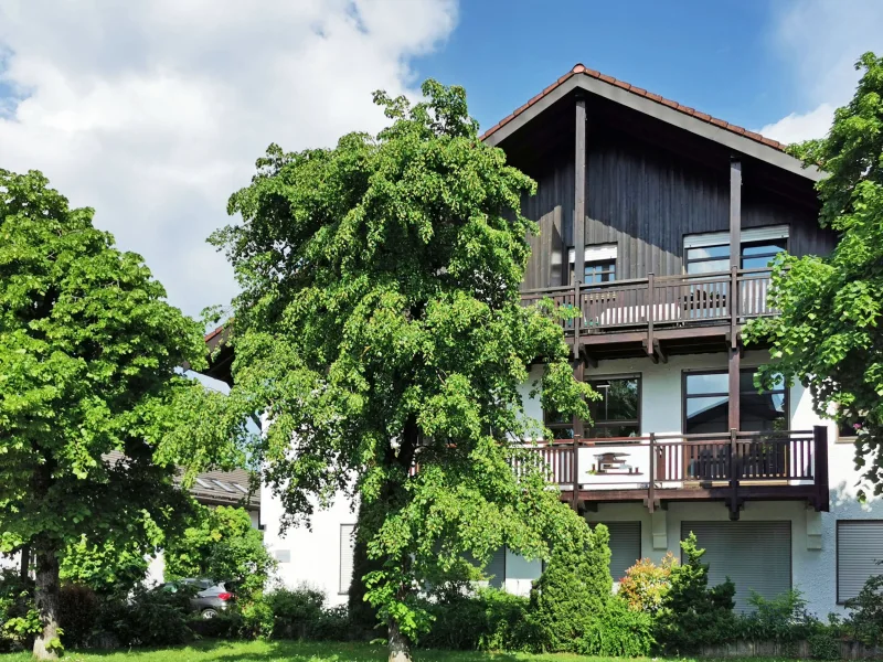 Fassade  - Wohnung mieten in Taufkirchen - Gemütliche Single-Wohnung im Dachgeschoss...