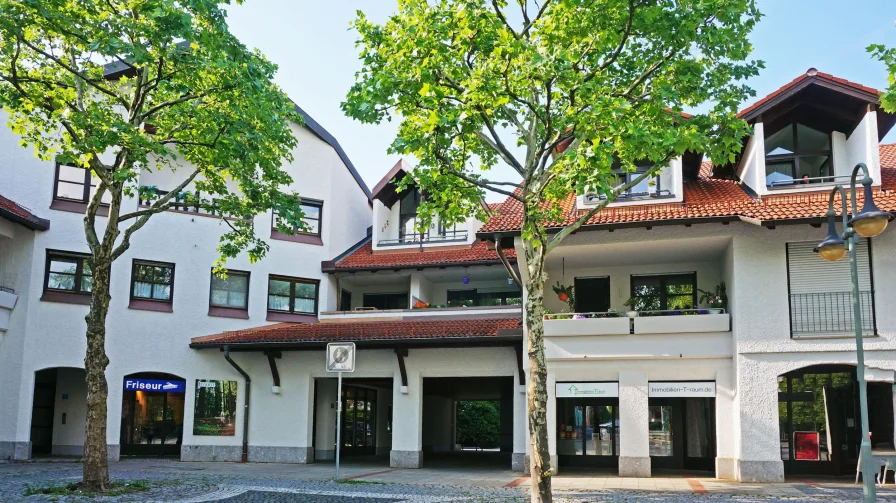 Fassade - Wohnung mieten in Taufkirchen - Galeriewohnung mit Balkon und TOP-Ausstattung zentral in Taufkirchen...