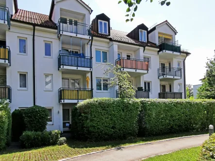 Gepflegte Wohnanlage - Wohnung mieten in Unterhaching  - Gemütliche 2-Zimmerwohnung mit West-Balkon und Wintergarten....