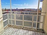 Überdachter Balkon mit Alpenblick