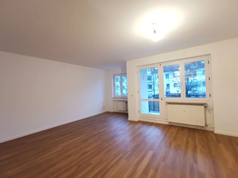 Wohnzimmer mit Balkon