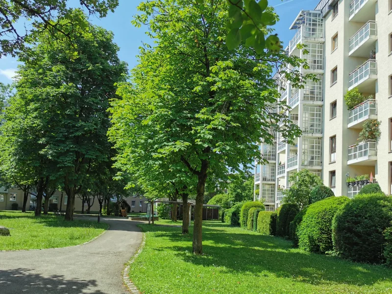 Gepflegte Wohnanlage - Wohnung mieten in München - Ruhig gelegene 2-Zimmerwohnung mit Balkon und Weitblick...