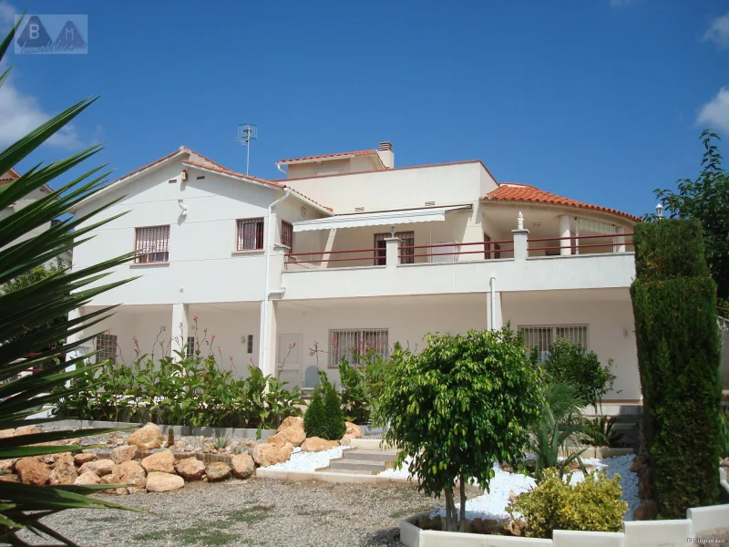 Die Villa (2) - Haus kaufen in La Pobla de Montornès - Große Villa in La Pobla de Montornès (ca 80 km von Barcelona). Dort wohnen, wo andere Urlaub machen!