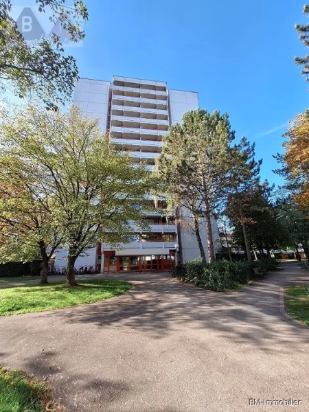 Haus Aussenansicht 1 - Wohnung kaufen in Unterschleißheim - Großzügige 2-Zimmer-Whg. mit herrlicher Loggia in Unterschleißheim bei München