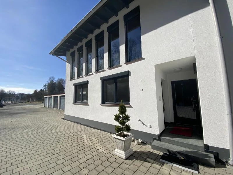 Erdgeschoss links - Büro/Praxis mieten in Peißenberg - Erstbezug: Büro- oder Praxisräume im Erdgeschoss in zentraler Lage von Peißenberg 