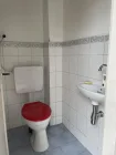 WC mit Waschbecken