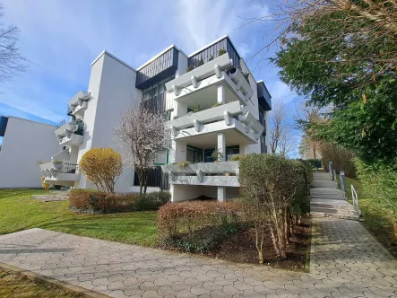 Wohnhaus - Wohnung kaufen in Starnberg - JEDEN TAG URLAUB - RUHIGE PARKWOHNUNG IN ZENTRALER LAGE