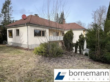 Hausansicht - Haus kaufen in Gräfenberg - Schöne Lage mit tollem Grundstück! Sanierungsbed. EFH mit Garage!