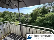 SW-Balkon mit grünem Ausblick