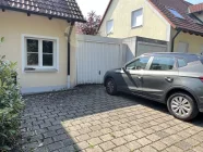 Stellplatz und Garage