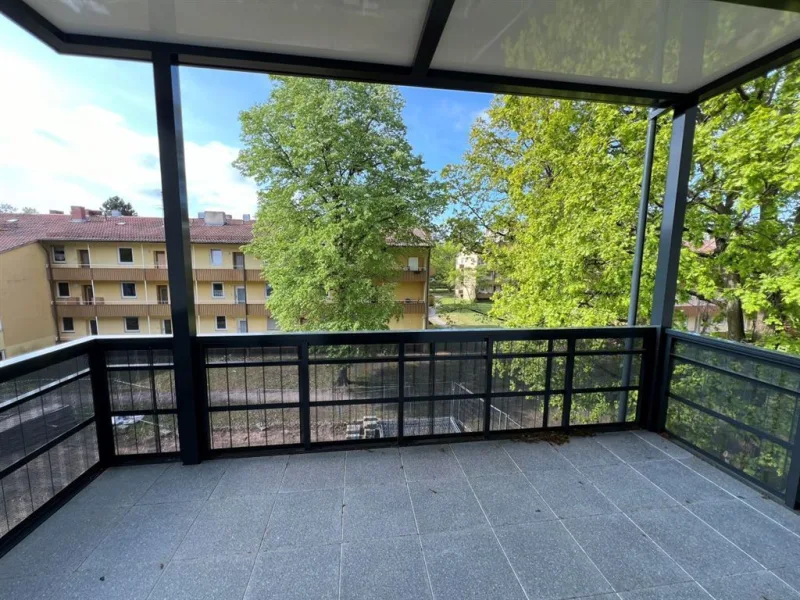 überdachter Südwestbalkon