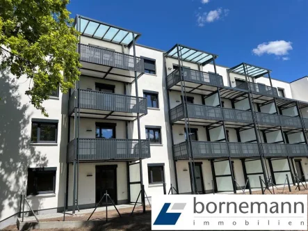 Hausansicht - Wohnung mieten in Nürnberg - Stadtnah + grün! Neuwertige 2-Zimmer-Wohnung mit Südwestbalkon + TG-Stellplatz!