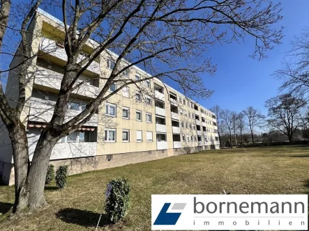 Hausansicht - Wohnung kaufen in Nürnberg - Parkwohnanlage Zollhaus! Vermietete 3-Zi-ETW mit Südwestloggia!