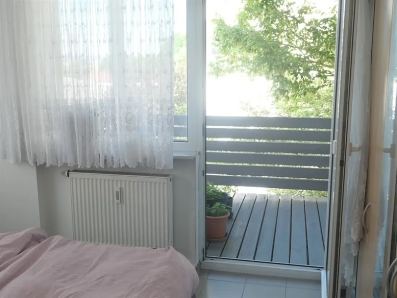 Schlafzimmer mit kl. Balkon