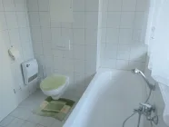 Tageslichtbad mit Badewanne