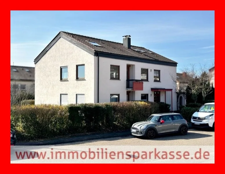 Straßenansicht - Haus kaufen in Mühlacker - Reichlich Platz - mit Garten und Garagen!
