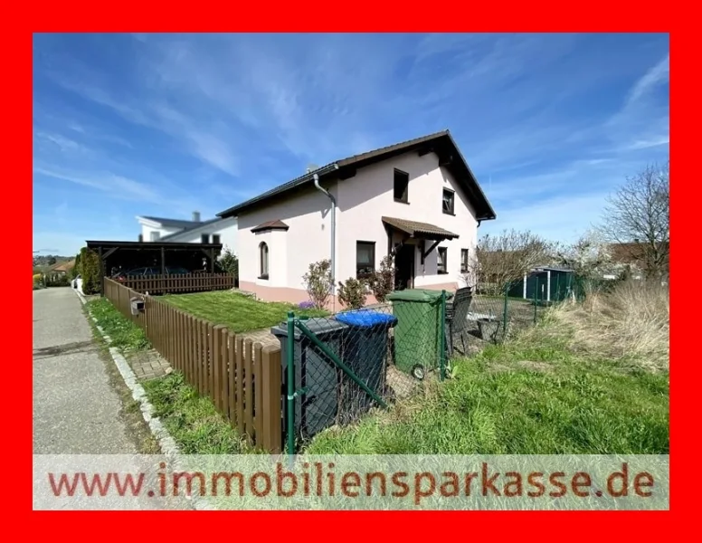 Hausansicht - Haus kaufen in Niefern-Öschelbronn - Wohnen am Feldrand in ruhiger Lage!