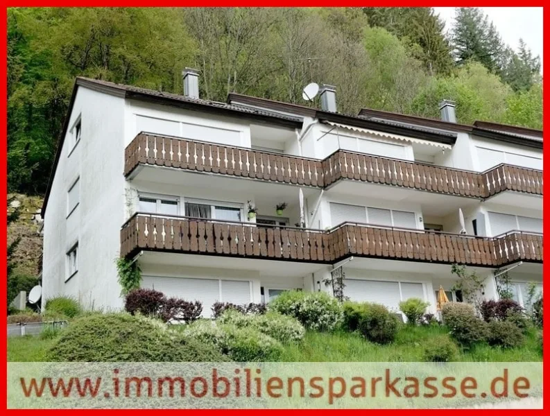 Hausansicht - Wohnung kaufen in Bad Wildbad - Traumhafte Aussichten vom eigenen Balkon!