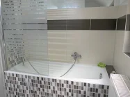 Badewanne mit Duschmö