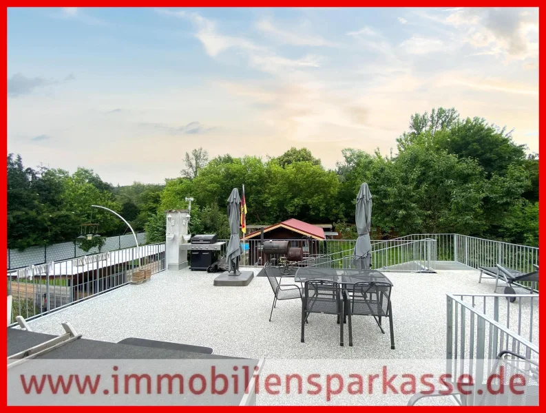 Terrasse mit Ausblick - Haus kaufen in Pforzheim - Mehrgenerationenwohnen am Enzauenpark!