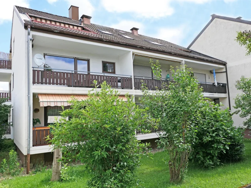 Rückansicht mit Balkon