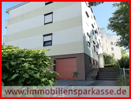 seitlicher Zugang zum Haus - Wohnung kaufen in Calw - Kapitalanlage mit schöner Aussicht!