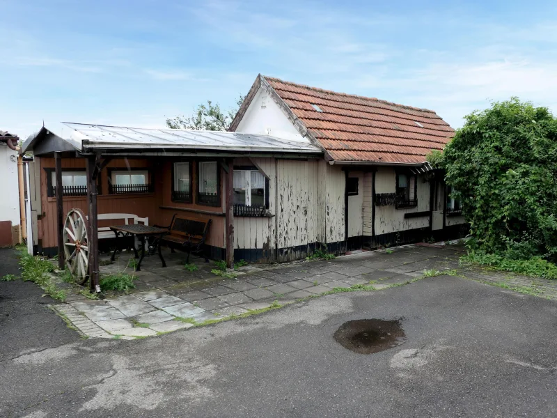 Gartenhütte mit Laube