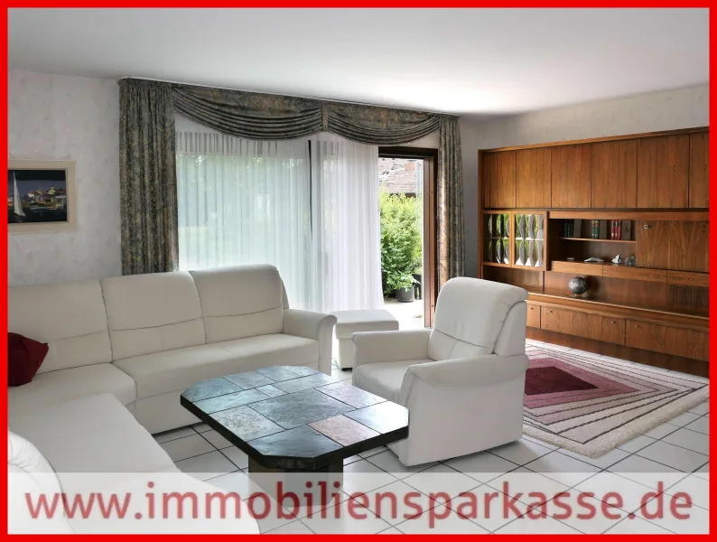 Wohnzimmer mit Terrassenzugang - Haus kaufen in Bad Liebenzell - Selbstnutzung und/oder Vermietung!