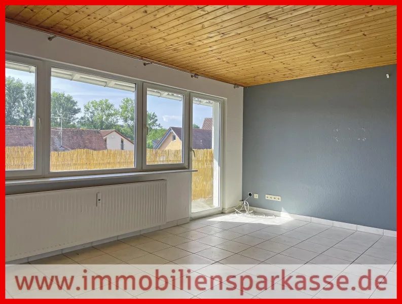 Wohnzimmer - Wohnung kaufen in Keltern - Wohnung mit Potenzial - Balkon und Gartennutzung!