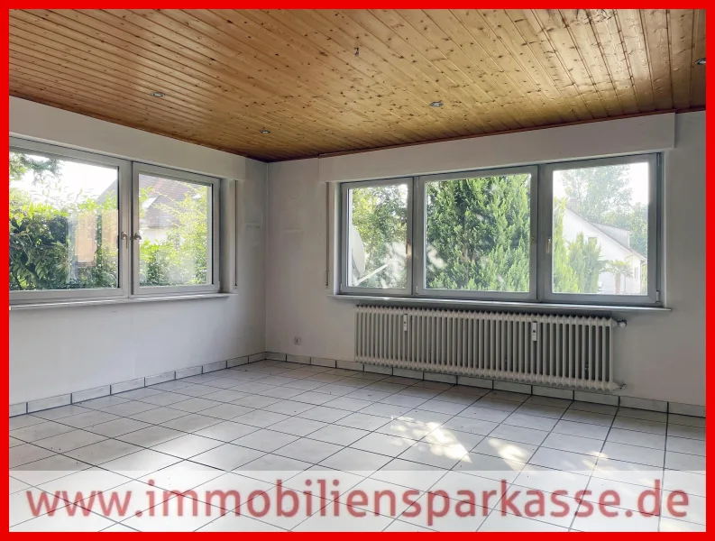 Wohnzimmeransicht 2 - Wohnung kaufen in Keltern - Großzügige Wohnung mit Garage und Balkon!