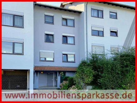 Ansicht Wohnhaus - Wohnung kaufen in Pforzheim - Gepflegte Dachgeschosswohnung mit sonniger Loggia!