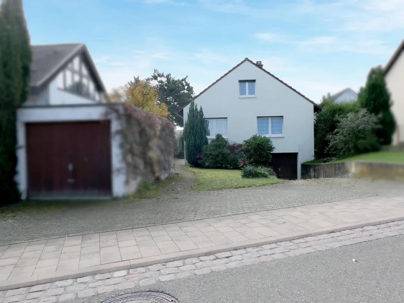 Garage und Stellplatz