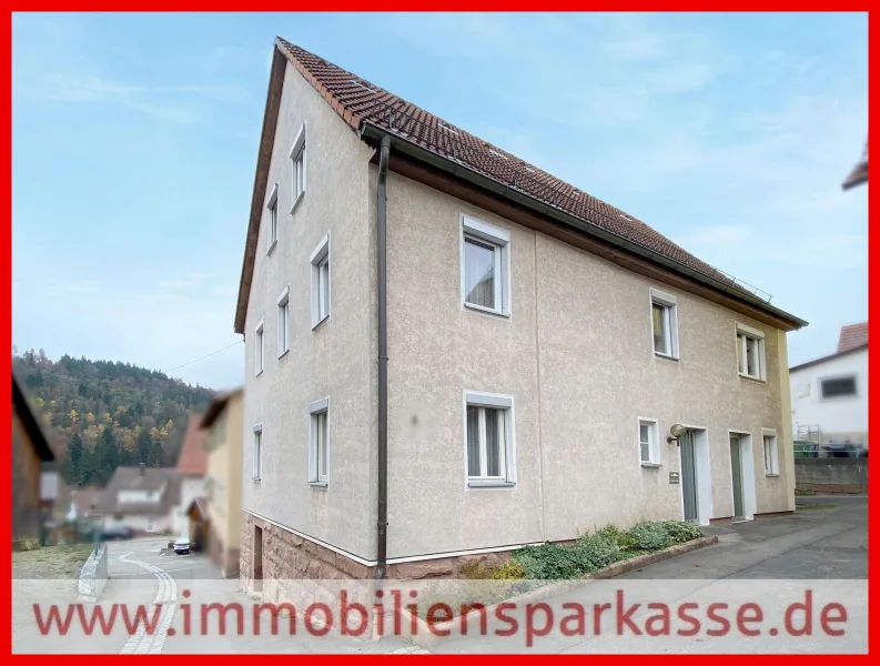 seitliche Hausansicht - Haus kaufen in Ebhausen - Zweifamilienhaus Haus im Ortskern von Ebhausen!