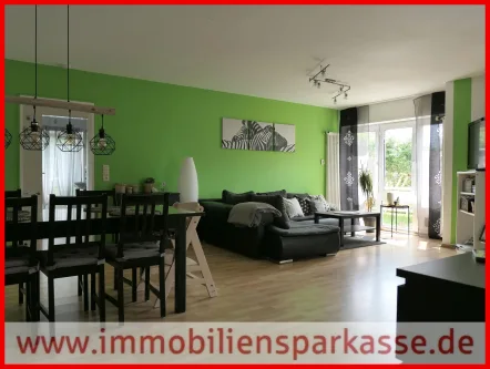 gemütlicher Wohnbereich - Wohnung kaufen in Wiernsheim - Für Familien oder Paare - schöne Wohnung mit Terrasse und Garten!