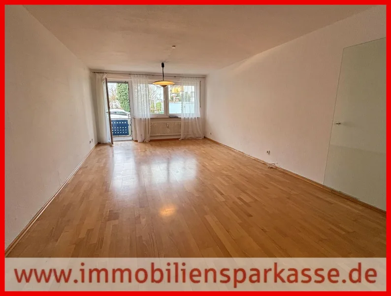 Wohnzimmer mit Balkonzugang - Wohnung kaufen in Mühlacker - Gepflegte Wohnung im Erdgeschoss mit Balkon!