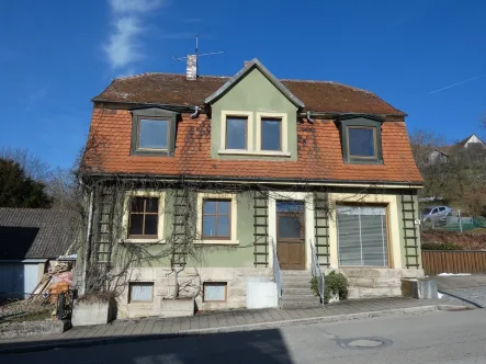 Aussenansicht 1 - Haus kaufen in Schillingsfürst - Historisches Einfamilienhaus – Baujahr 1914 - mit Potenzial und Nebengebäude