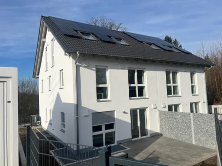 Hausansicht Neubau - Haus kaufen in Fahrenzhausen - Brück Immobilien - *Provisionsfrei-NEUBAU* Hochwertige 7 Zi.-Doppelhaushälfte