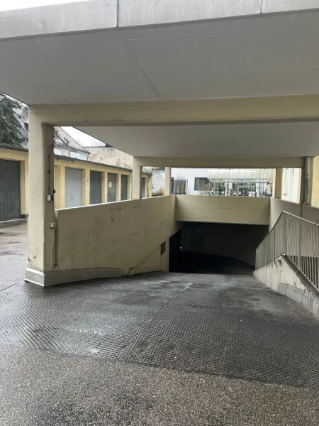 . - Garage/Stellplatz kaufen in München (Moosach) - Brück Immobilien - Im Erbbaurecht - Investitionsstau - 1 TG-Stellplatz Bunzlauer Straße