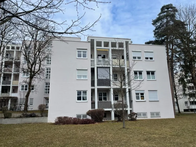 Hausansicht - Wohnung kaufen in Ottobrunn - Brück Immobilien - Freie 2 Zi.-Eigentumswohnung mit Süd-Loggia