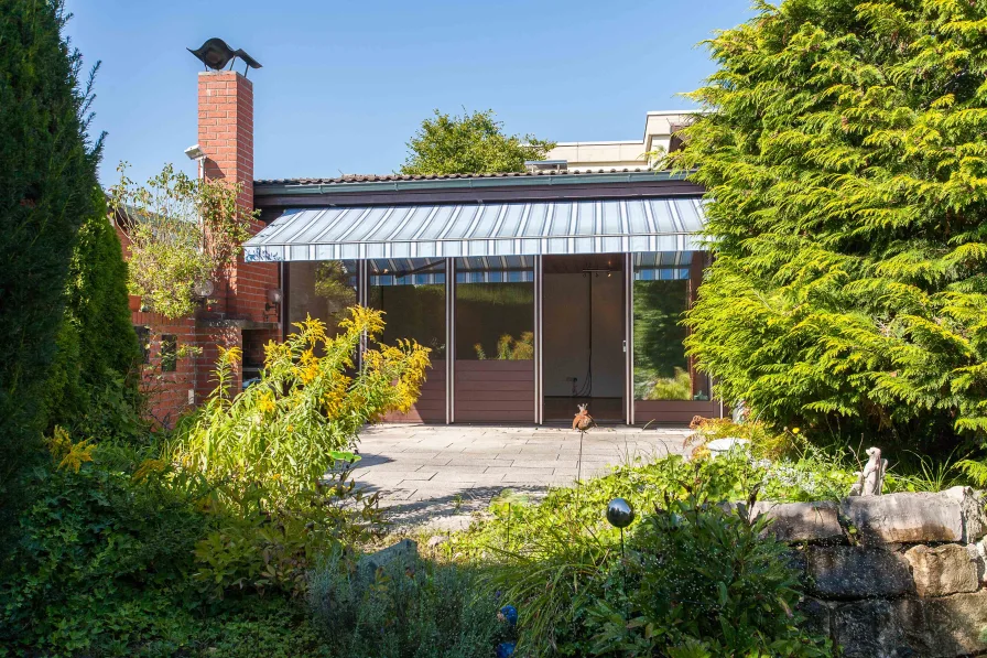 Hausansicht - Haus kaufen in Erlangen - Unser Ruhepol - Bungalow in Tennenlohe