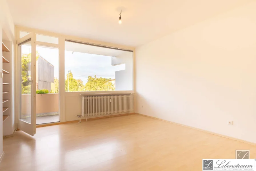 Wohnzimmer - Wohnung kaufen in Gilching - 3-Zimmer-Wohnung mit Balkon und TG in Gilching