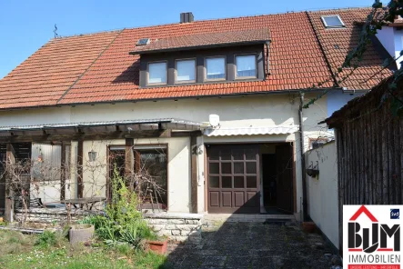 Ansicht1 - Haus kaufen in Nürnberg - *5 Zimmer - Bad mit Fenster - 2 Garagen*