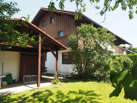 garten - Haus kaufen in Grassau - * NEU GELEGENHEIT * ansprechendes R-Eckhaus mit Runderker,Wintergarten, Garage und Carport, CHIEMSEEBEREICH!