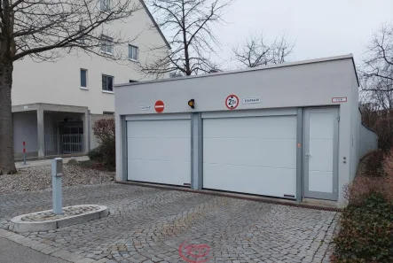 Einfahrt - Garage/Stellplatz kaufen in Erding - TG-Stellplatz ohne Durchfahrtsverkehr und breiter Zufahrt++Decker Immobilien++