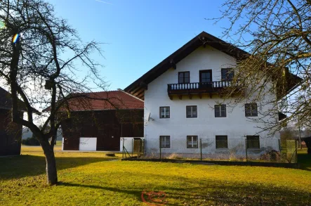 idyllisches Bauernhaus - Haus kaufen in Soyen - Unverbaubares Bauernanwesen mit landwirtschaftlichen Flächen! - Teilflächenverkauf möglich - 