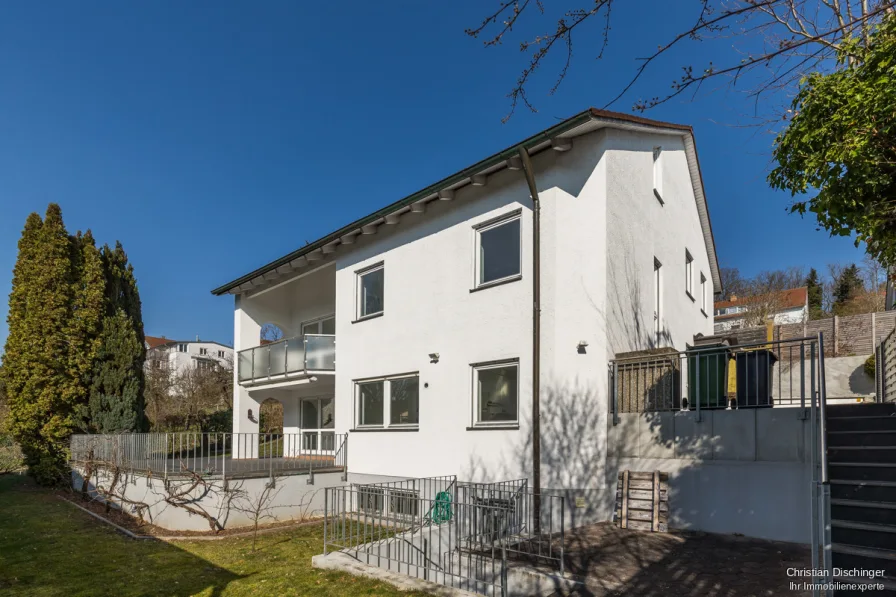 Südansicht - Haus kaufen in Regensburg - * Wohntraum in Weiß - Geräumiges Einfamilienhaus im beliebten Pfaffenstein *